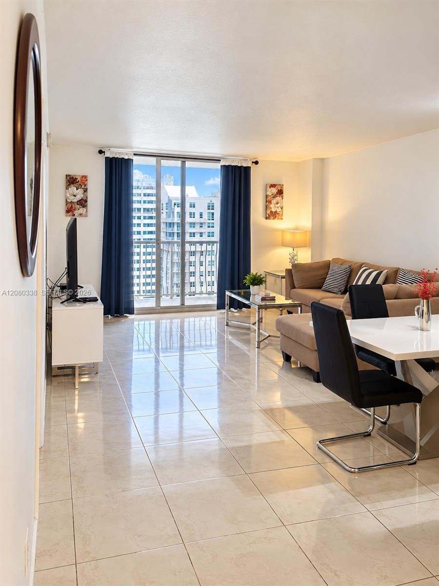 1200 Brickell Bay Dr # 3304, Miami FL 33131