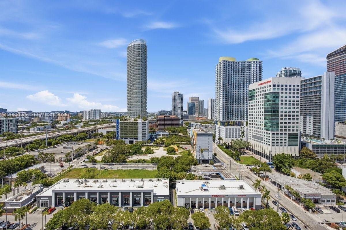 239 SW 9TH # 1704, Miami FL 33130