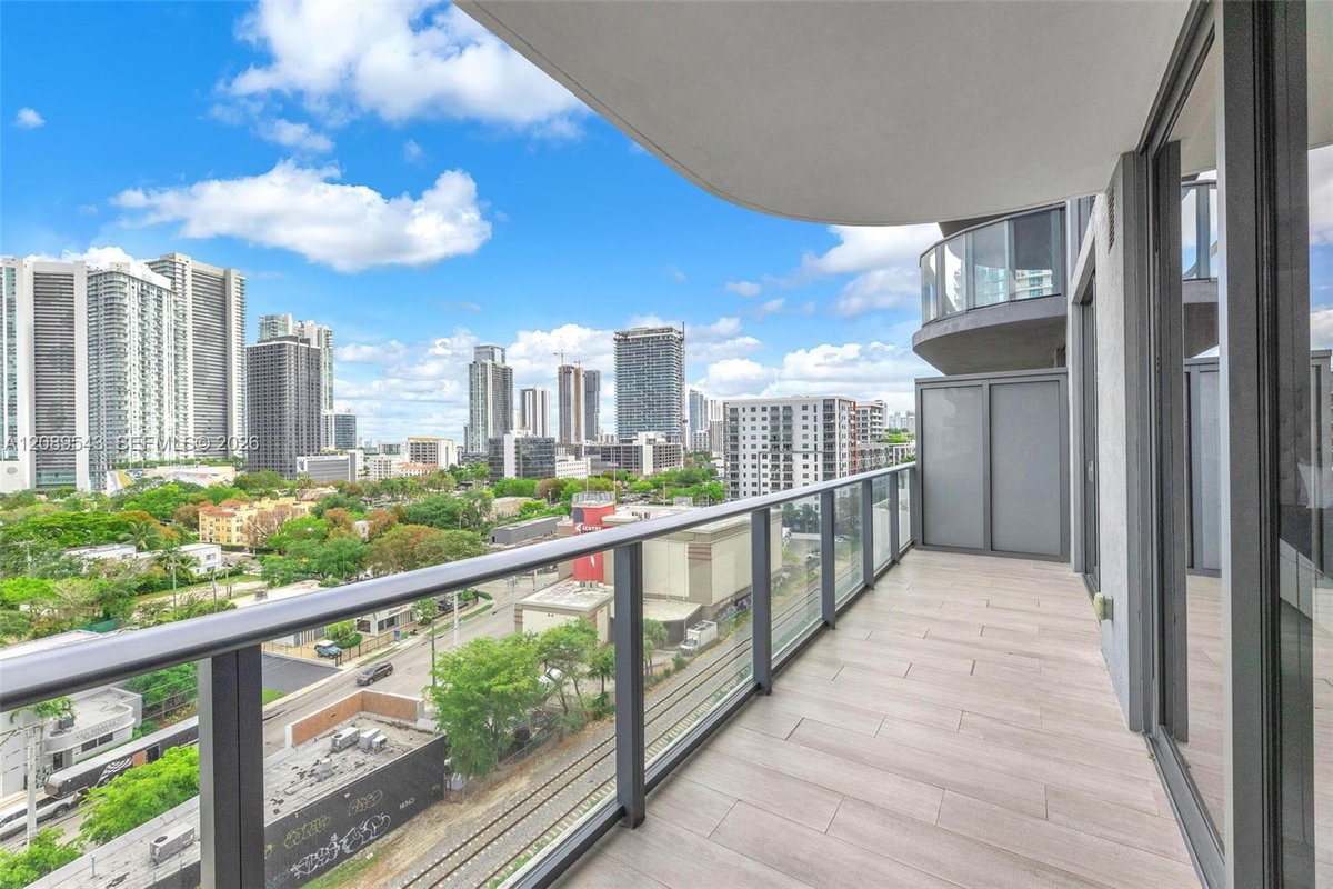 121 NE 34th St # 905, Miami FL 33137