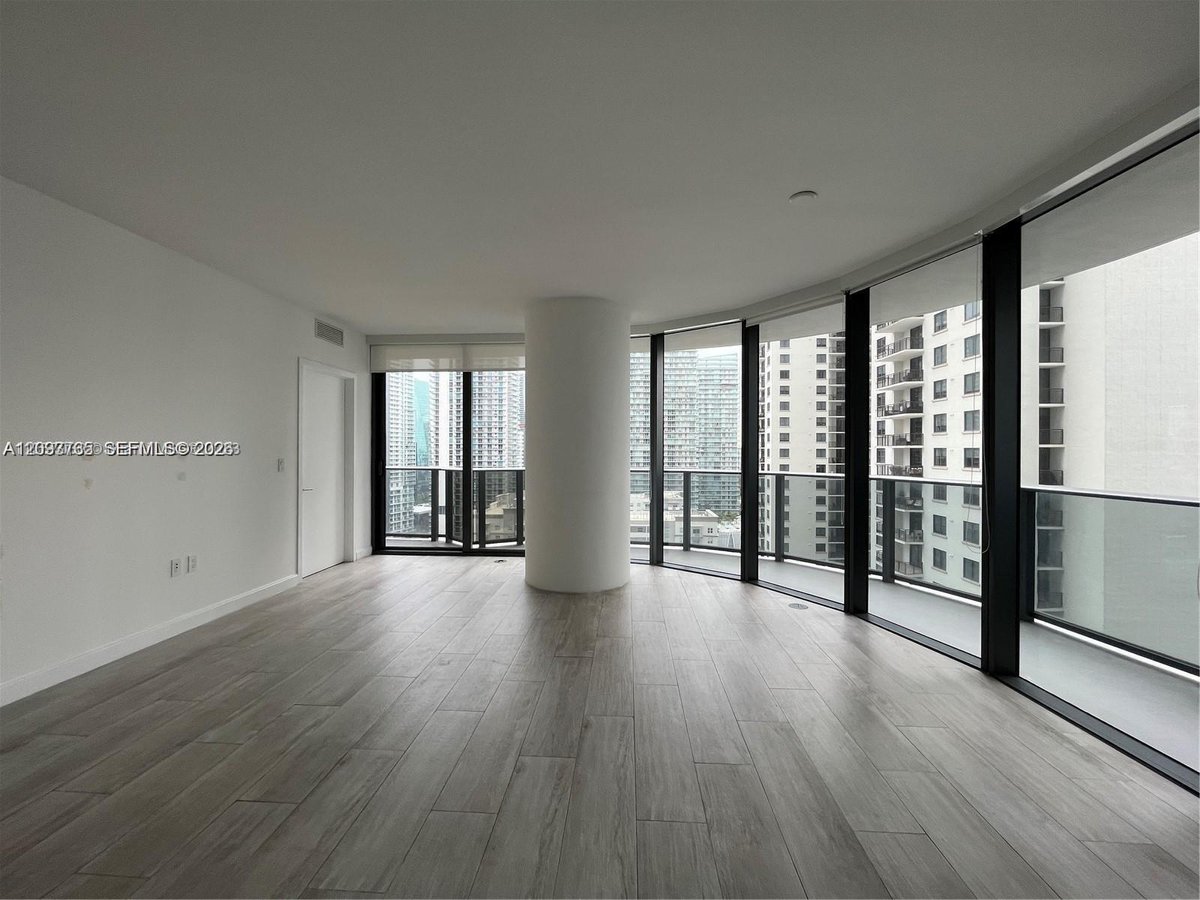 55 SW 9th St # 1906, Miami FL 33130