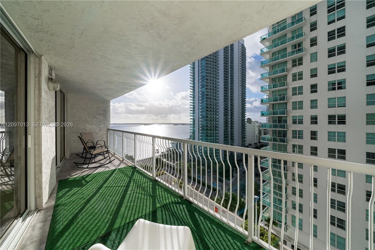 1200 Brickell Bay Dr # 1705, Miami FL 33131