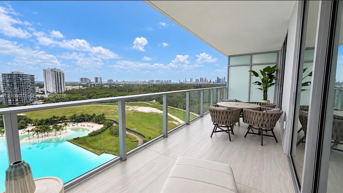 2411 Laguna Cir # 1410, North Miami FL 33181