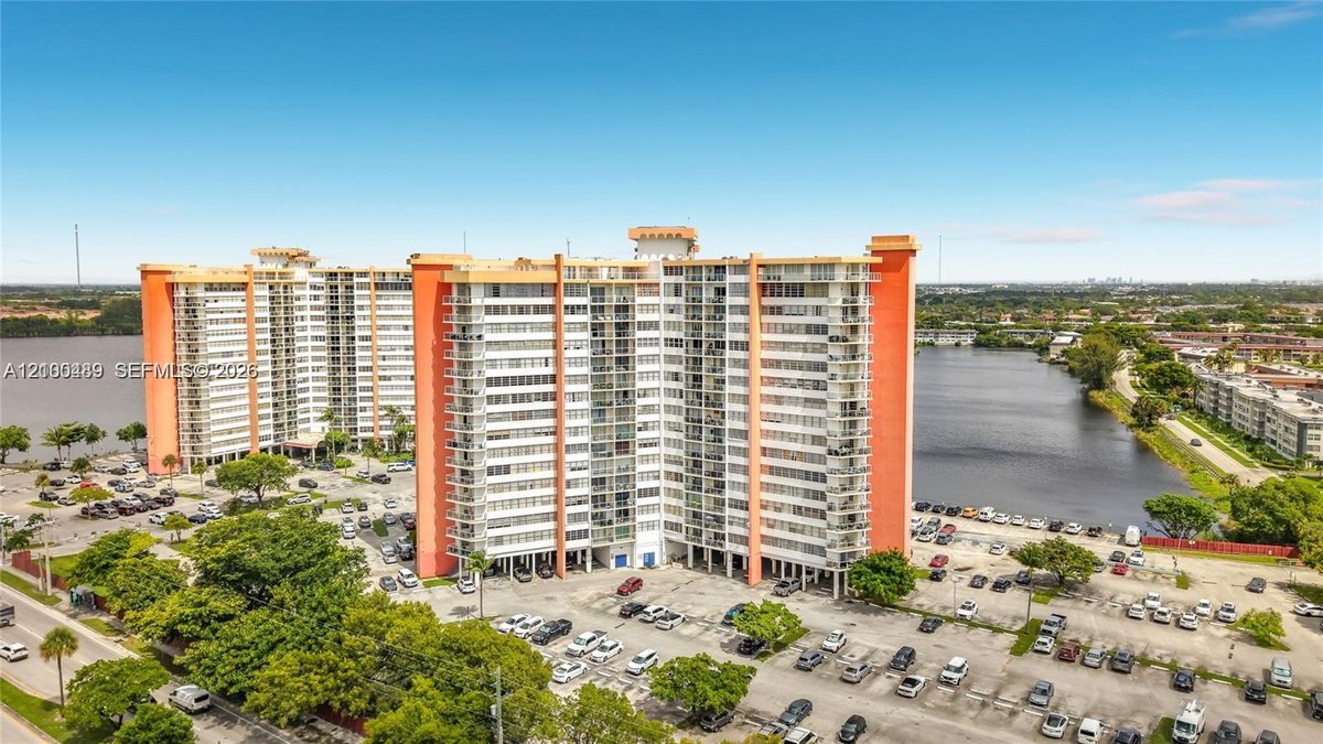 1351 NE Miami Gardens Dr # 1414E, Miami FL 33179