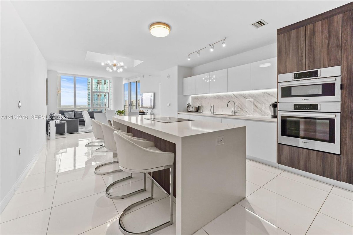 851 NE 1st Ave # 2601, Miami FL 33132