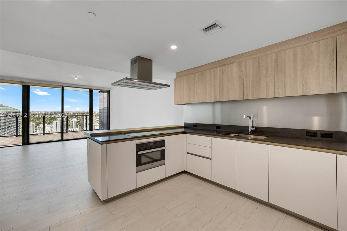 1000 Brickell Plz # 3904, Miami FL 33131