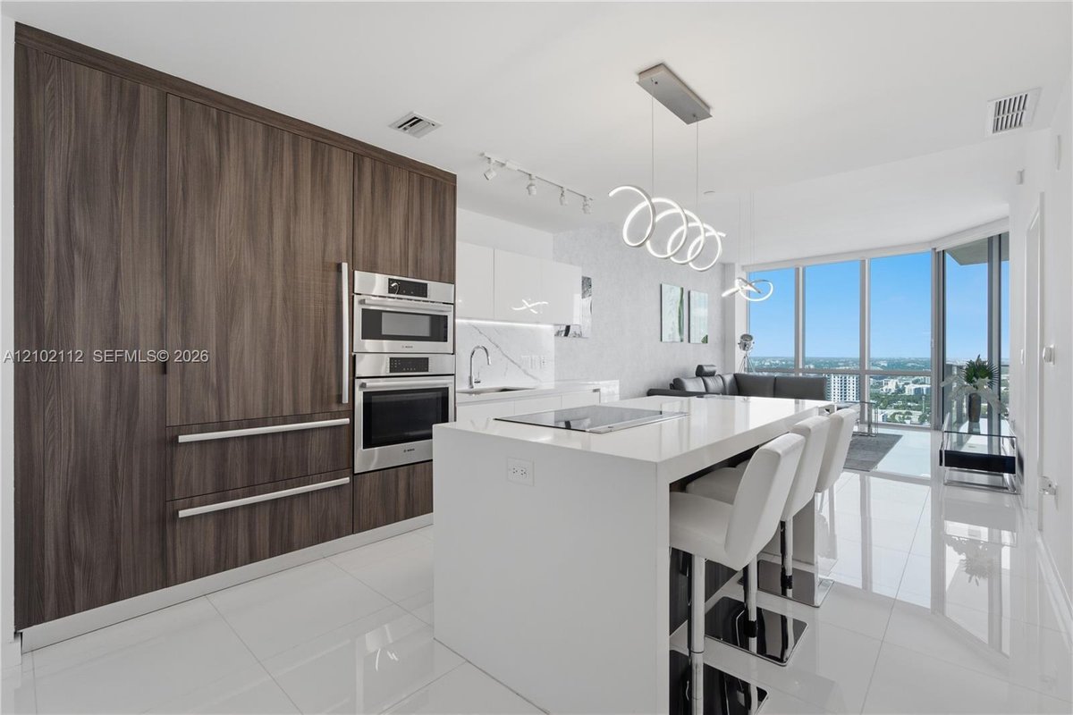 851 NE 1st Ave # 3906, Miami FL 33132