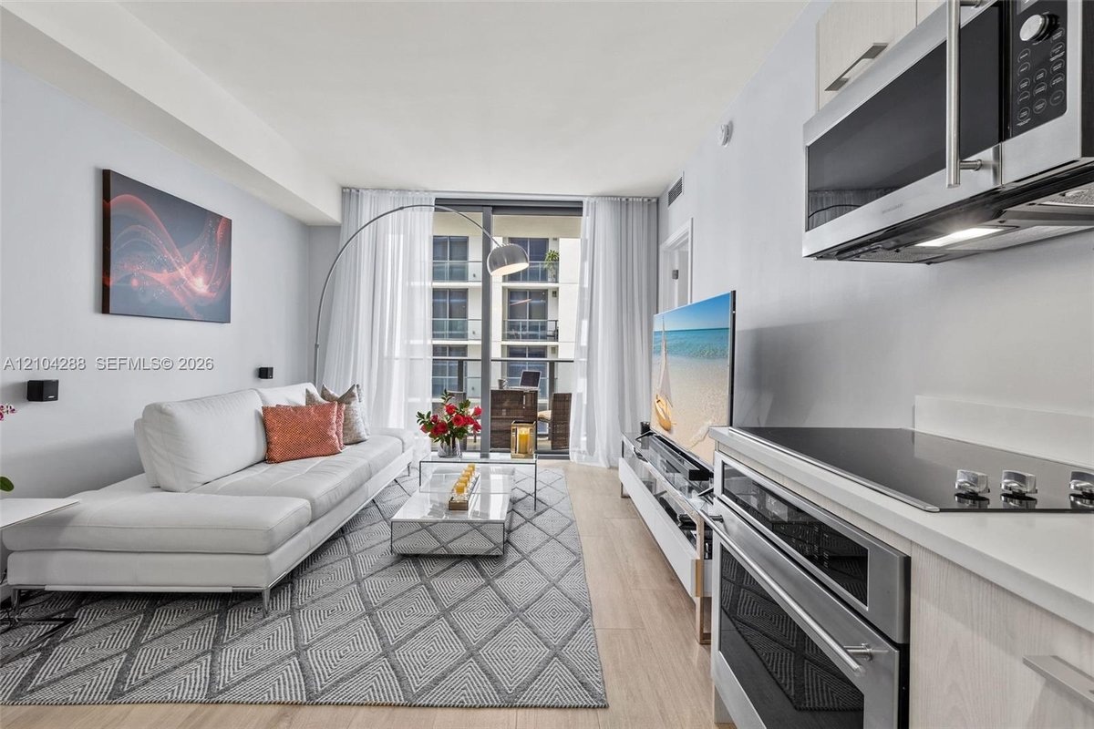 55 SW 9th St # 2309, Miami FL 33130