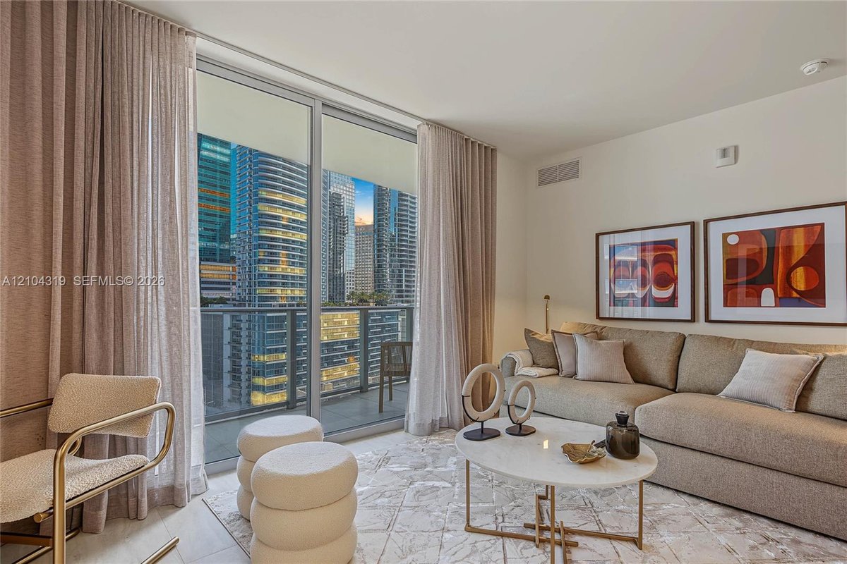77 SE 5th St # 1801, Miami FL 33131