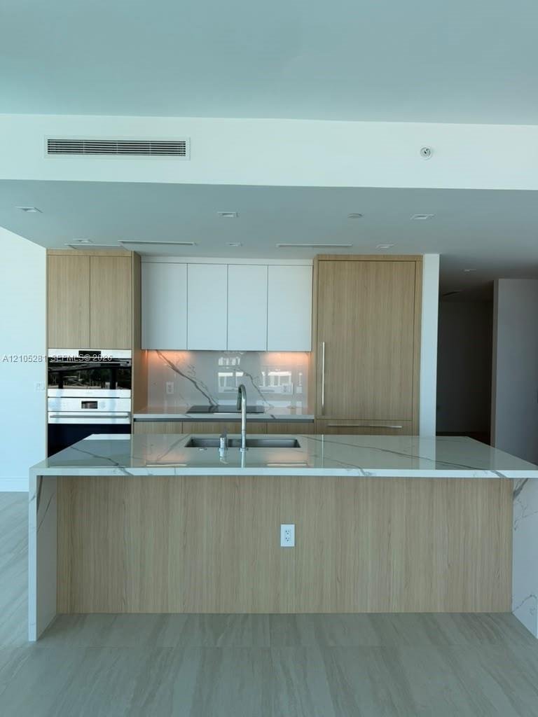 2411 Laguna Cir # 1606, North Miami FL 33181