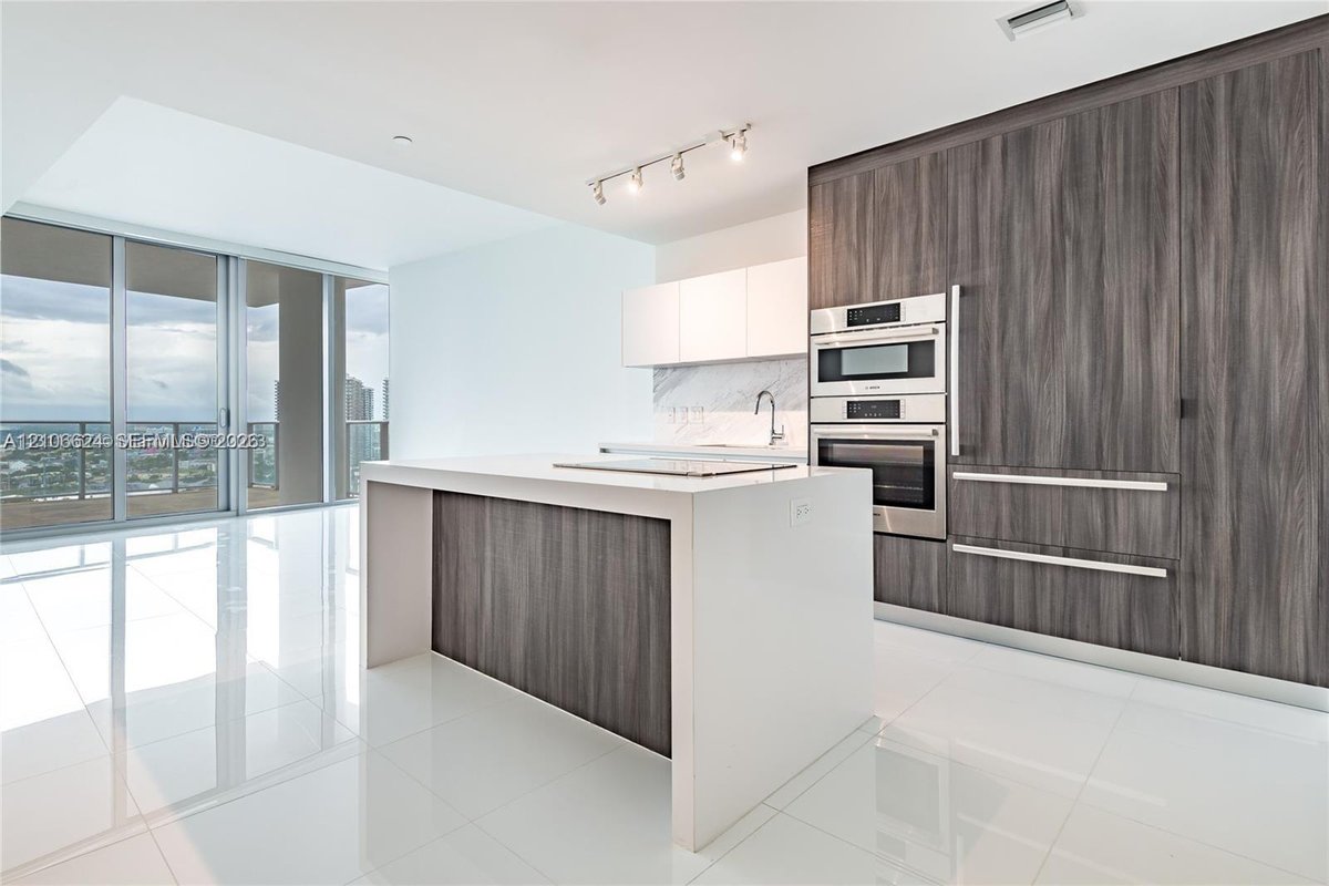 851 NE 1st Ave # 2100, Miami FL 33132