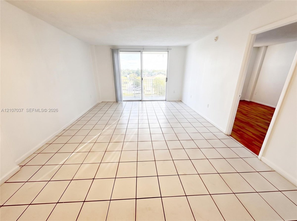 15600 NW 7th Ave # 606, Miami FL 33169