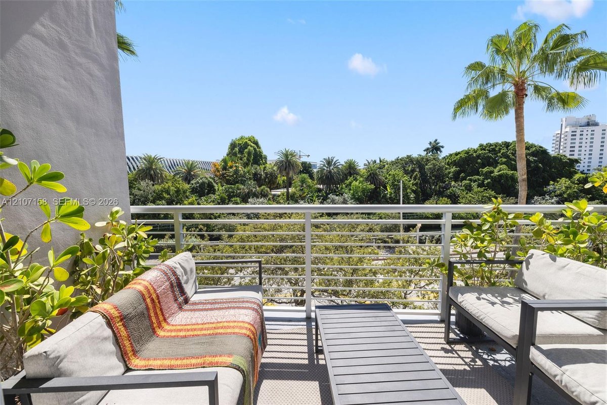 2001 Meridian Ave # 418, Miami Beach FL 33139