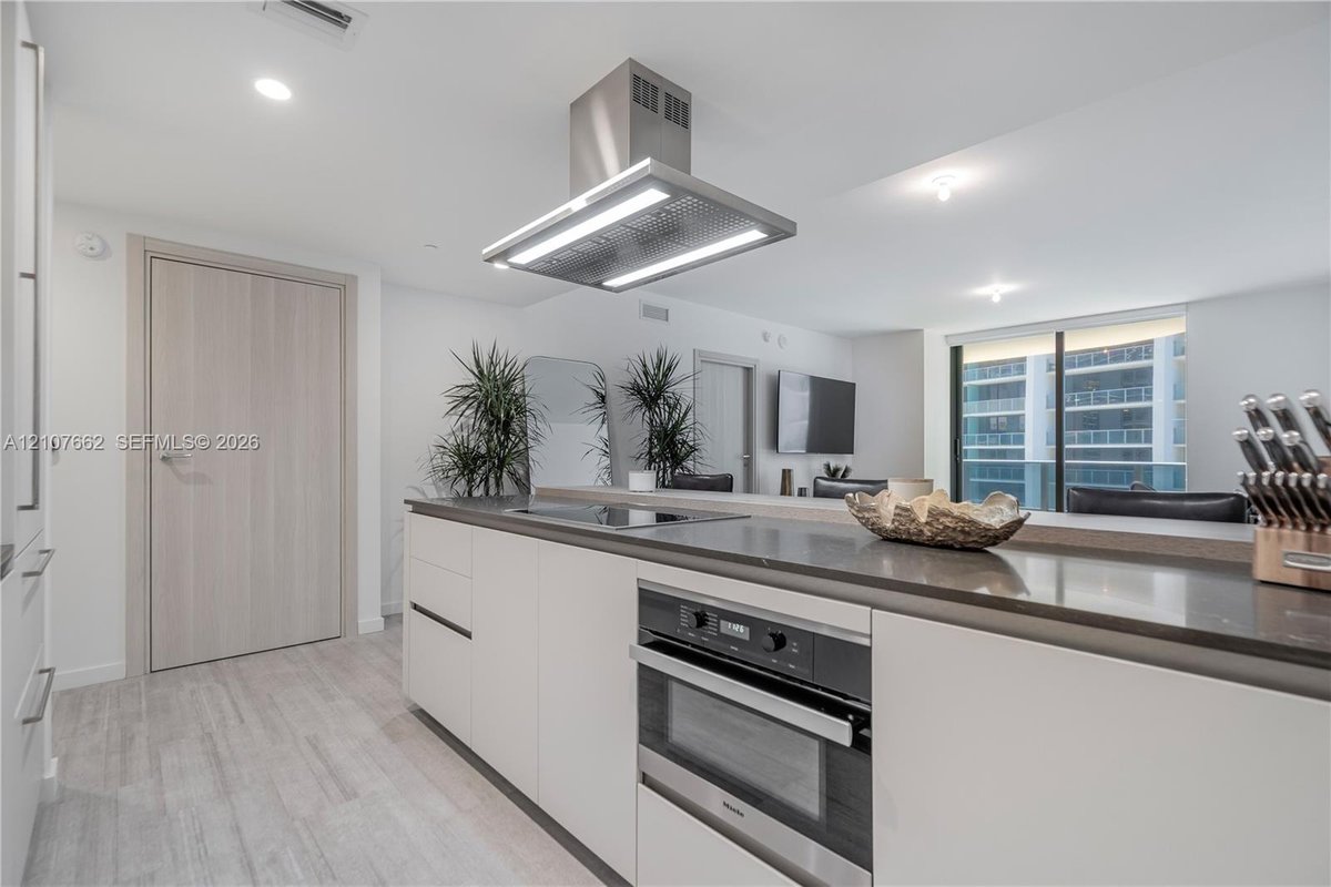 1000 Brickell Plz # 2005, Miami FL 33131