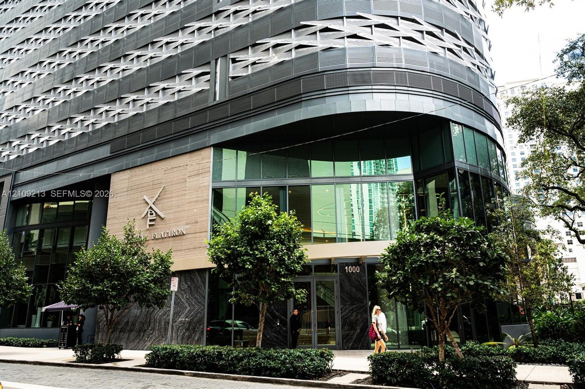 1000 Brickell Plz # 1806, Miami FL 33131