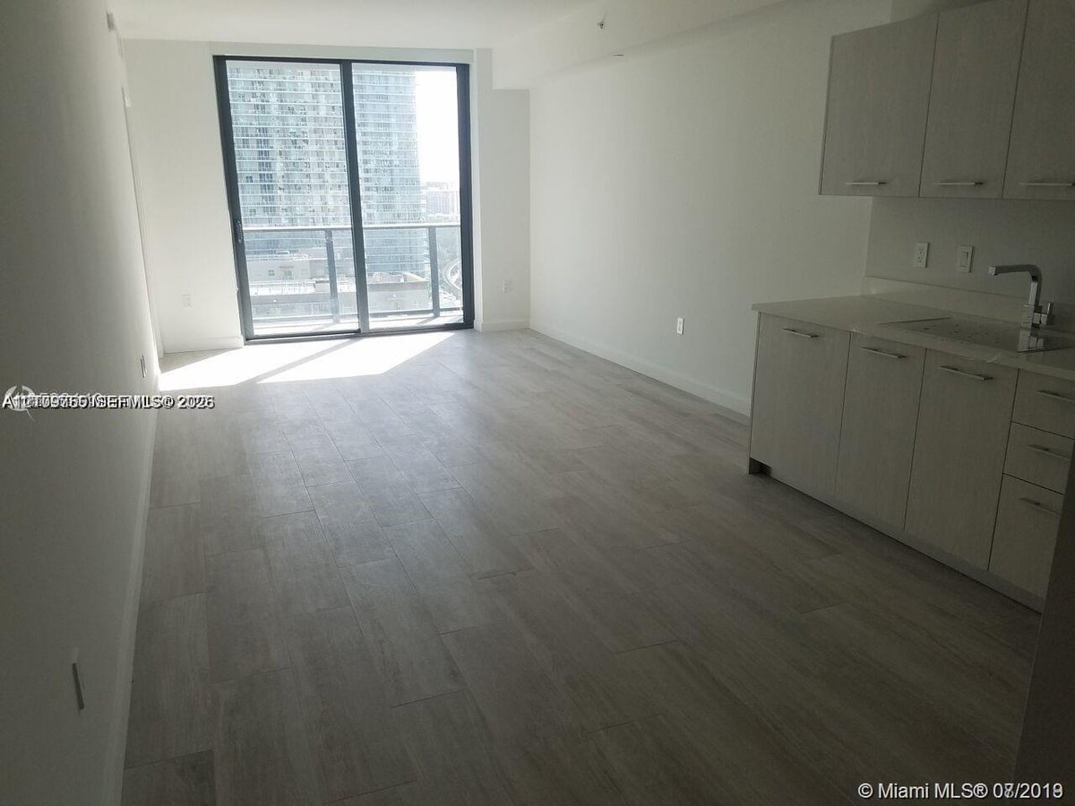 55 SW 9th St # 1805, Miami FL 33130