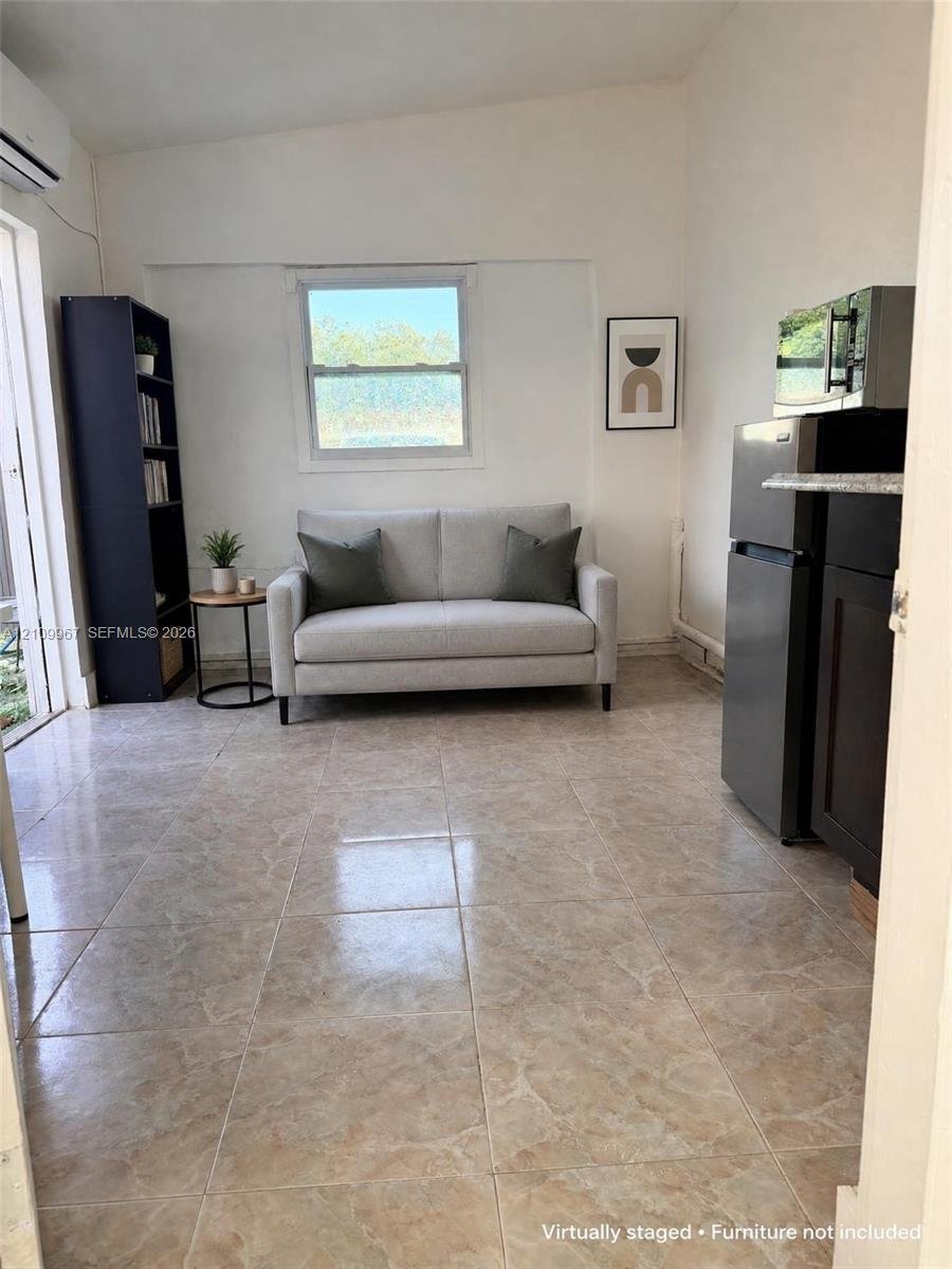 10800 NW 22nd Ct Side, Miami FL 33167