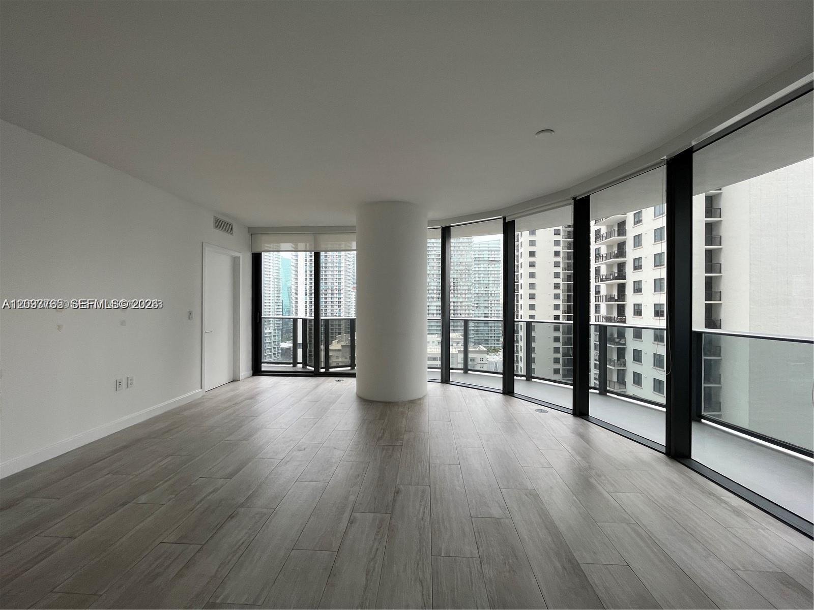 55 SW 9th St # 1906, Miami FL 33130