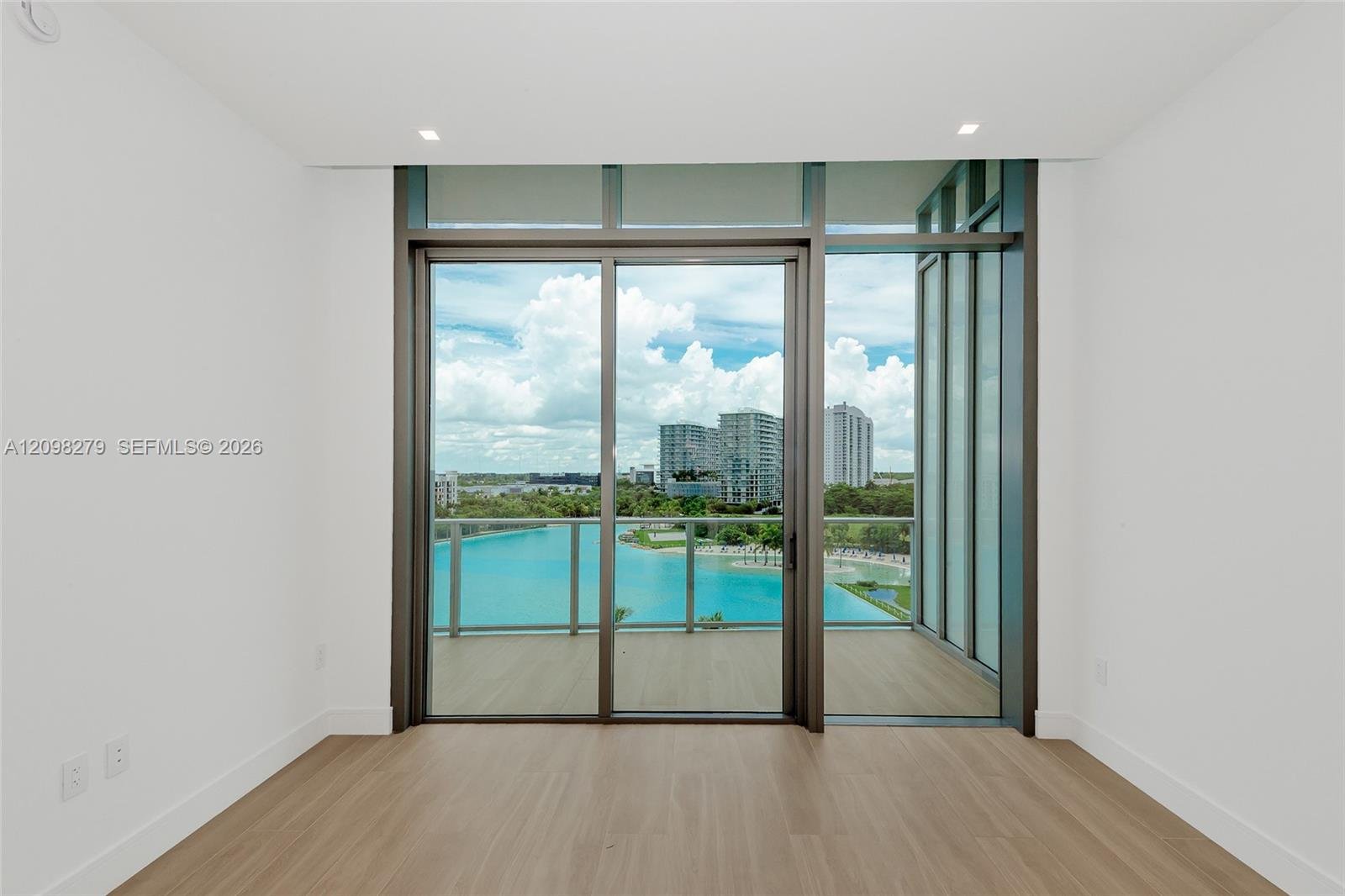 2411 laguna circle # 610, North Miami FL 33181