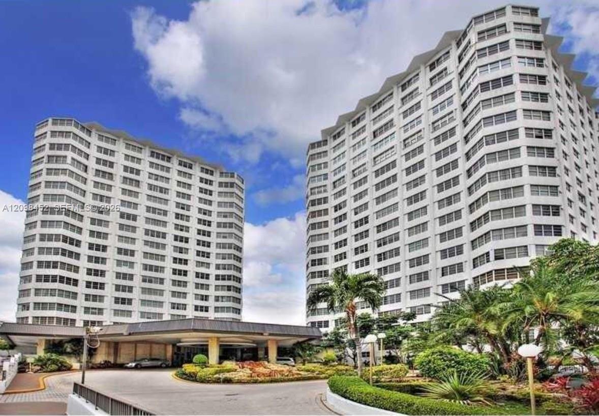 999 Brickell Bay Dr # 1807, Miami FL 33131