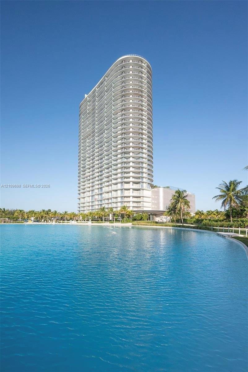 2411 Laguna Circle # 810, North Miami FL 33181