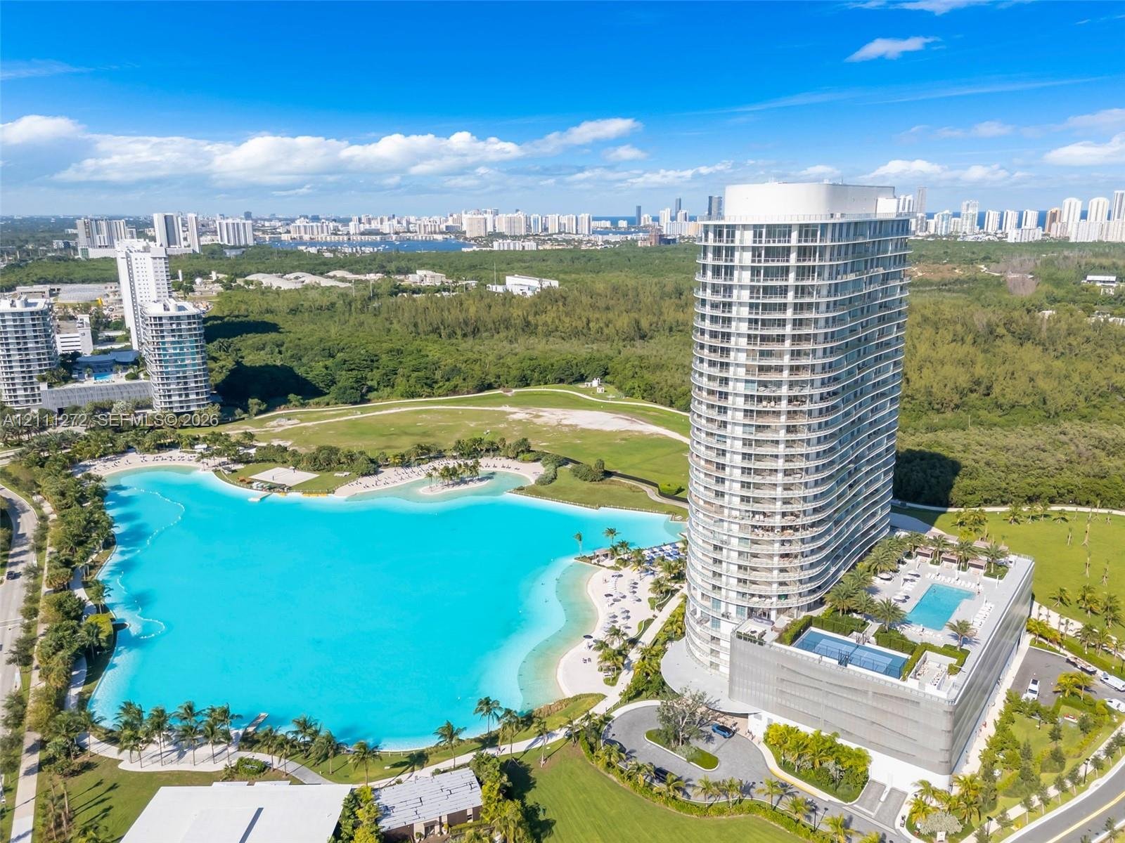 2411 Laguna Circle # 905, North Miami Beach FL 33181
