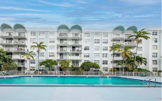 484 NW 165th St Road # 211, Miami FL 33169