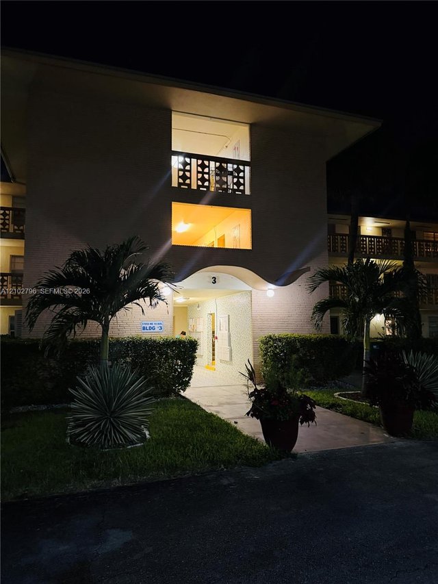 17050 NE 14th Ave # 209, Miami FL 33162
