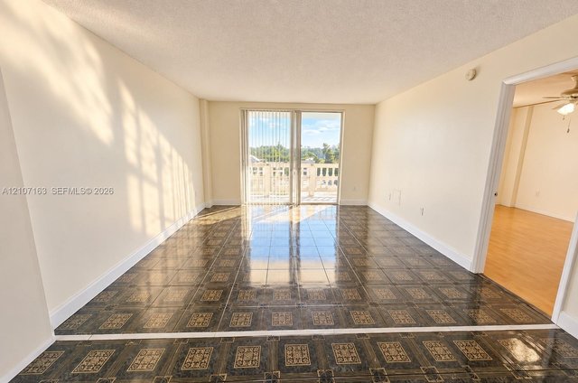 15600 NW 7th Ave # 704, Miami FL 33169