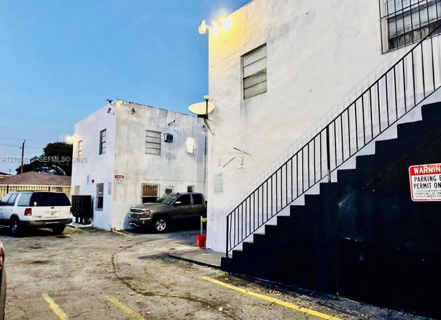1601 NW 62nd St # 27, Miami FL 33147